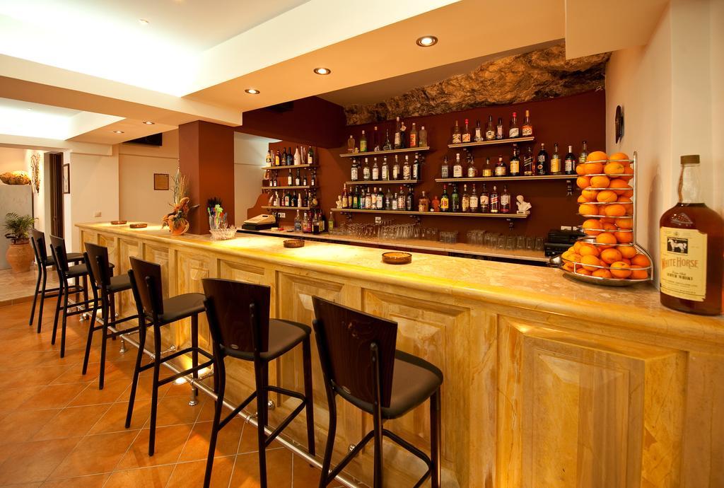 Hotel Philoxenia Масути Екстериор снимка