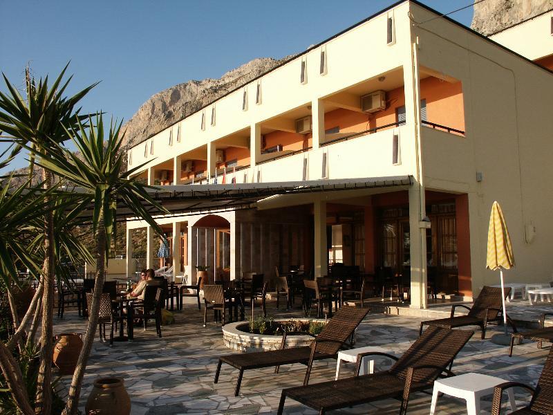 Hotel Philoxenia Масути Екстериор снимка